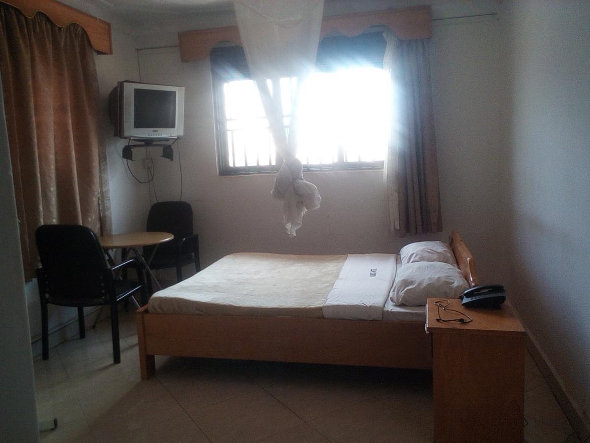 Mamba Hotel Kampala Extérieur photo